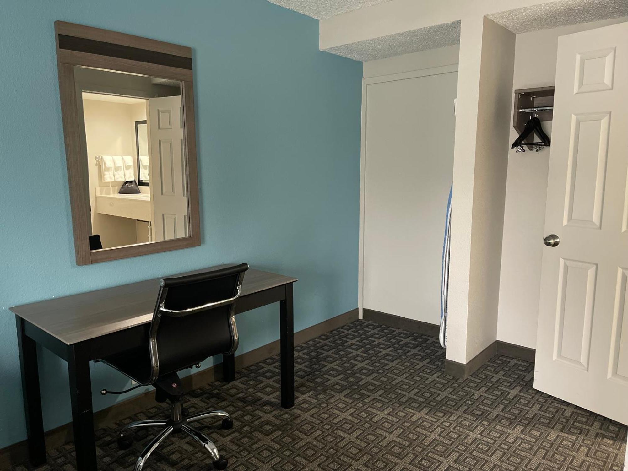 Days Inn & Suites By Wyndham Spokane Eksteriør billede