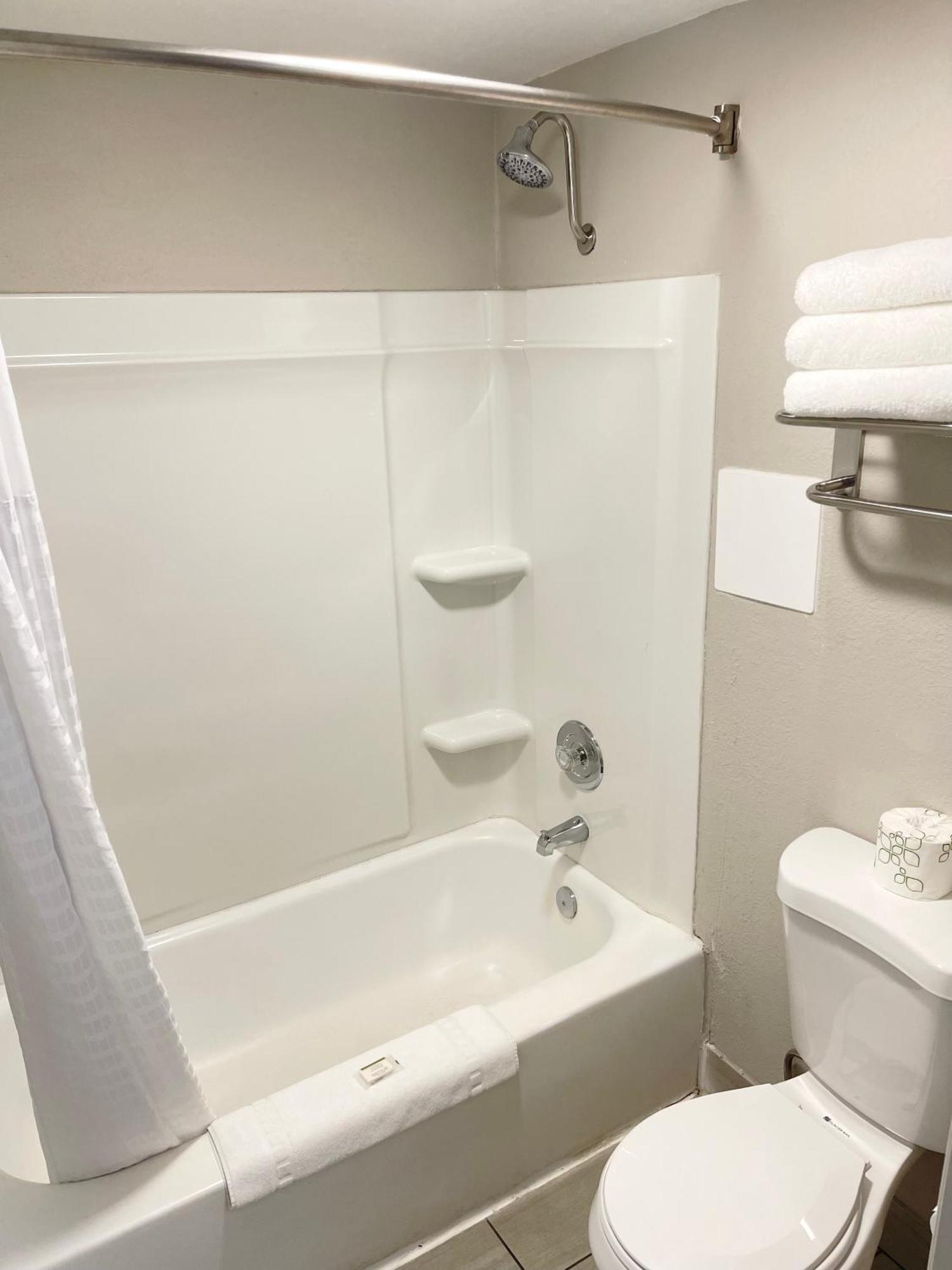 Days Inn & Suites By Wyndham Spokane Eksteriør billede