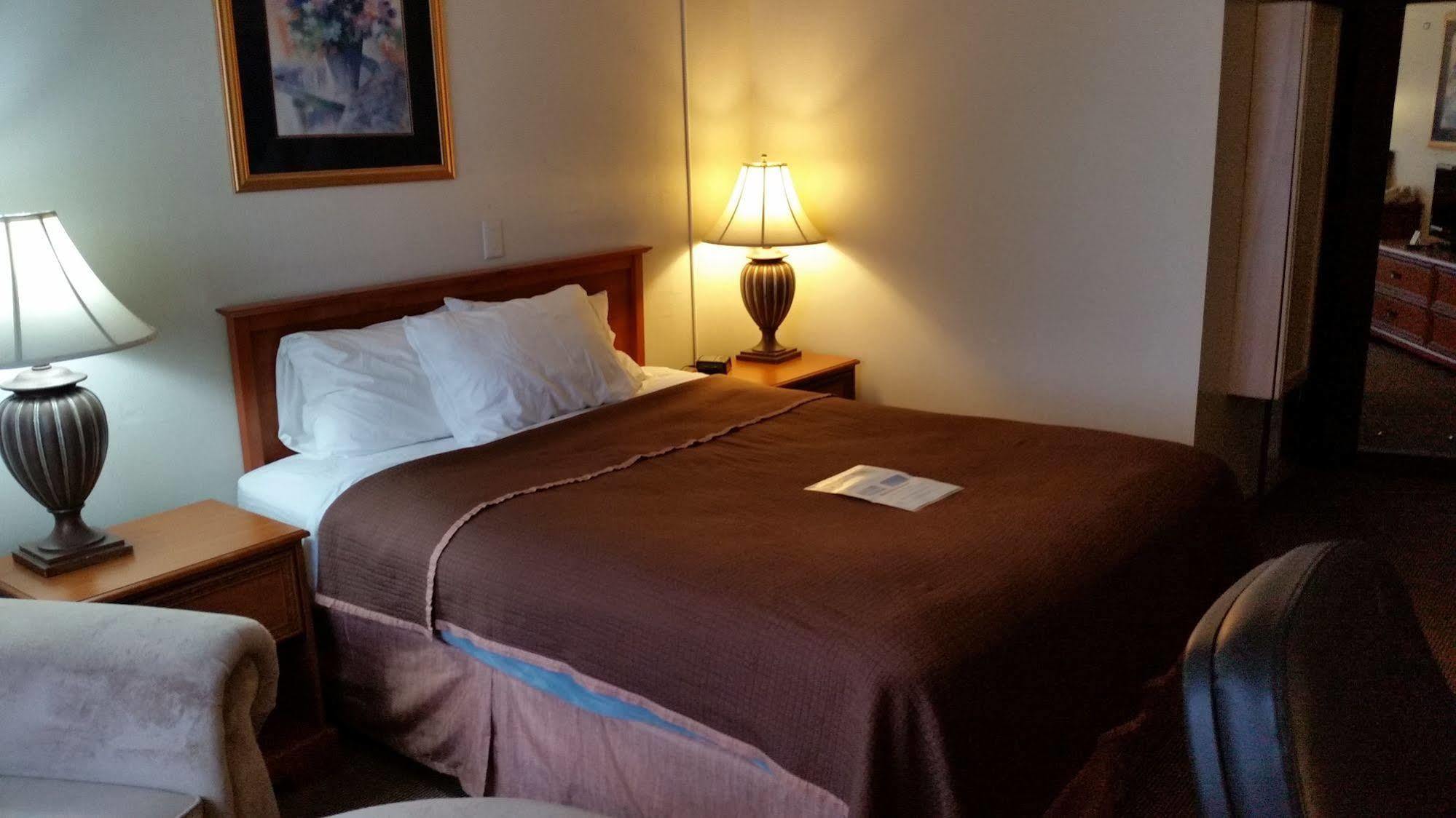 Days Inn & Suites By Wyndham Spokane Eksteriør billede