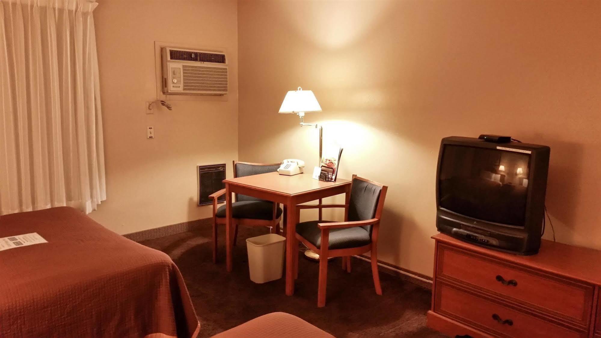 Days Inn & Suites By Wyndham Spokane Eksteriør billede